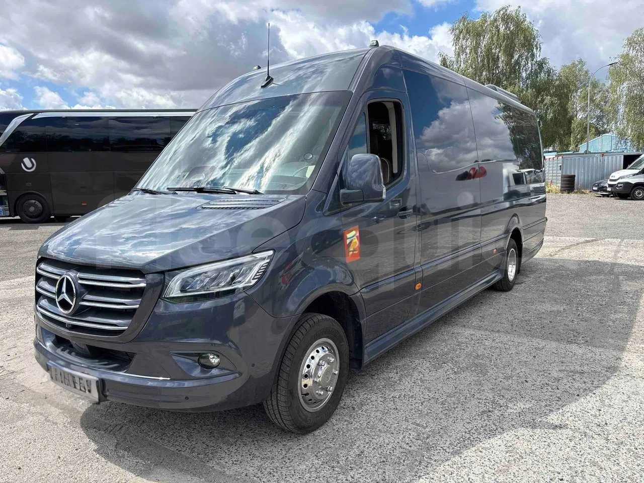 Mercedes-Benz Sprinter - 3/4 Front Left Side