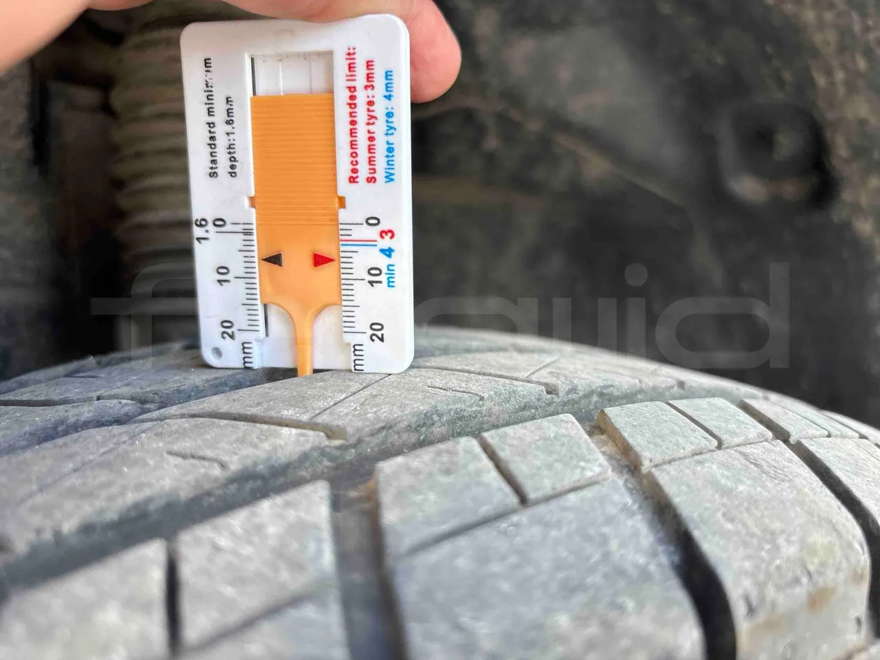Mercedes-Benz Sprinter - Second Axle Left Side: Tyre Thickness