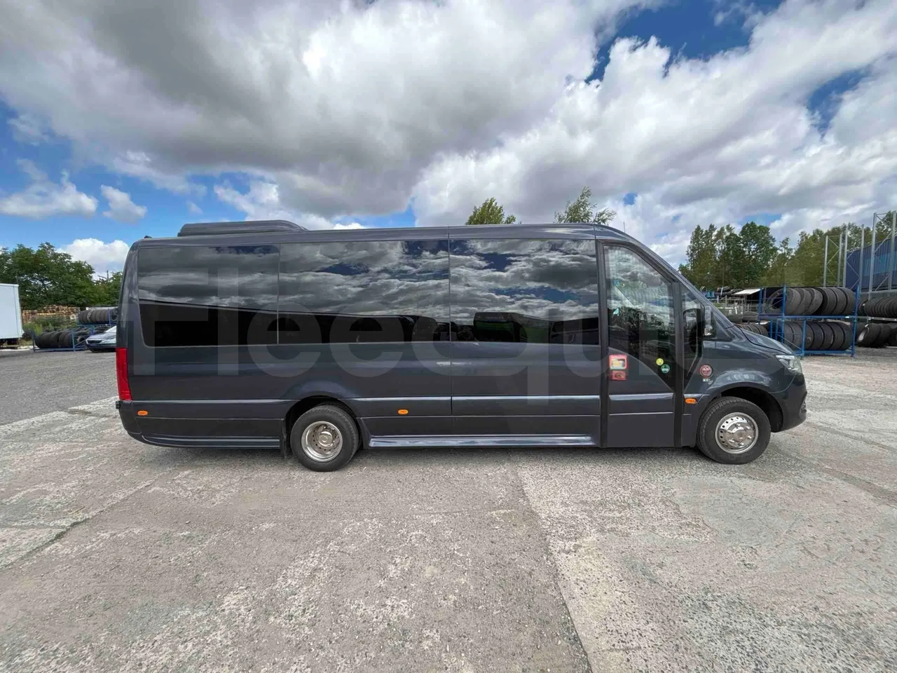 Mercedes-Benz Sprinter - Right Side