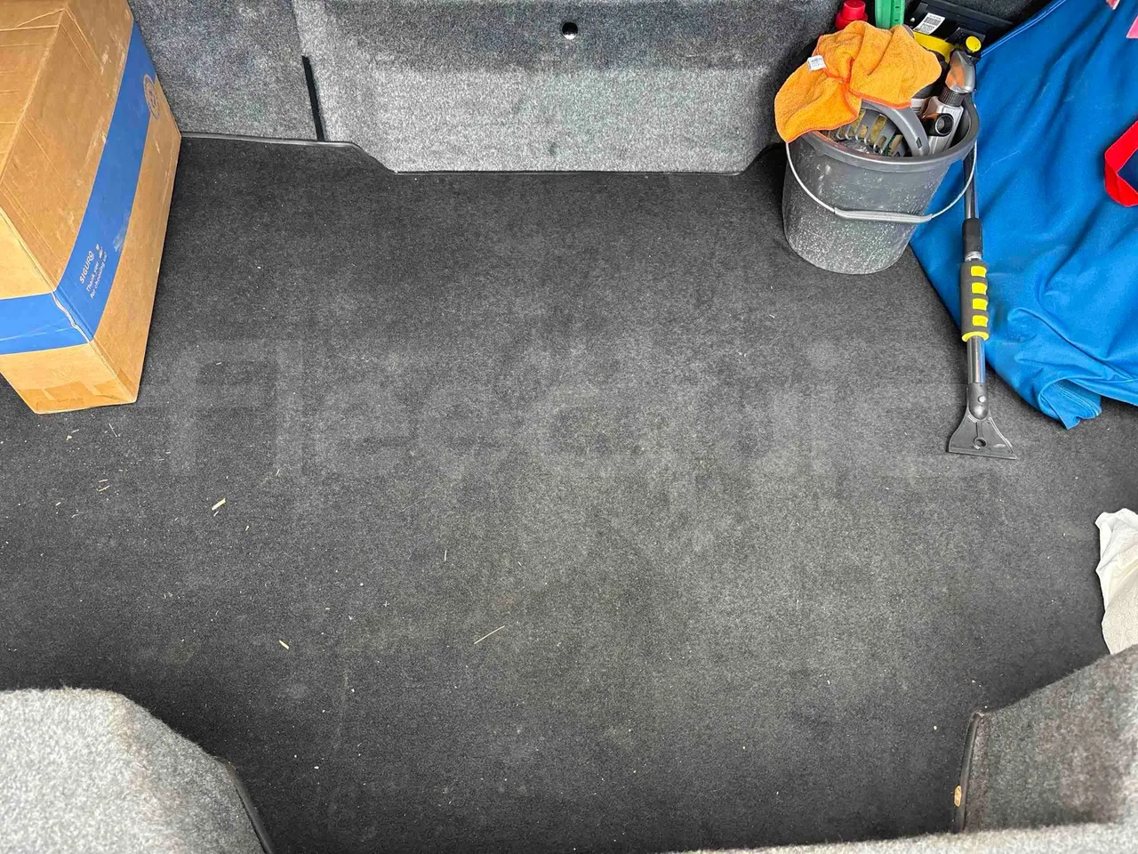 Mercedes-Benz Sprinter - Luggage Under Carpet Photo