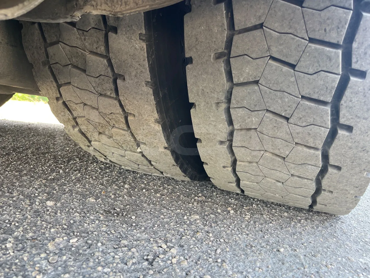 Man Lion's Coach C Joacb - Euro6 - 338kW - 13.100mt - tread condition front tires left