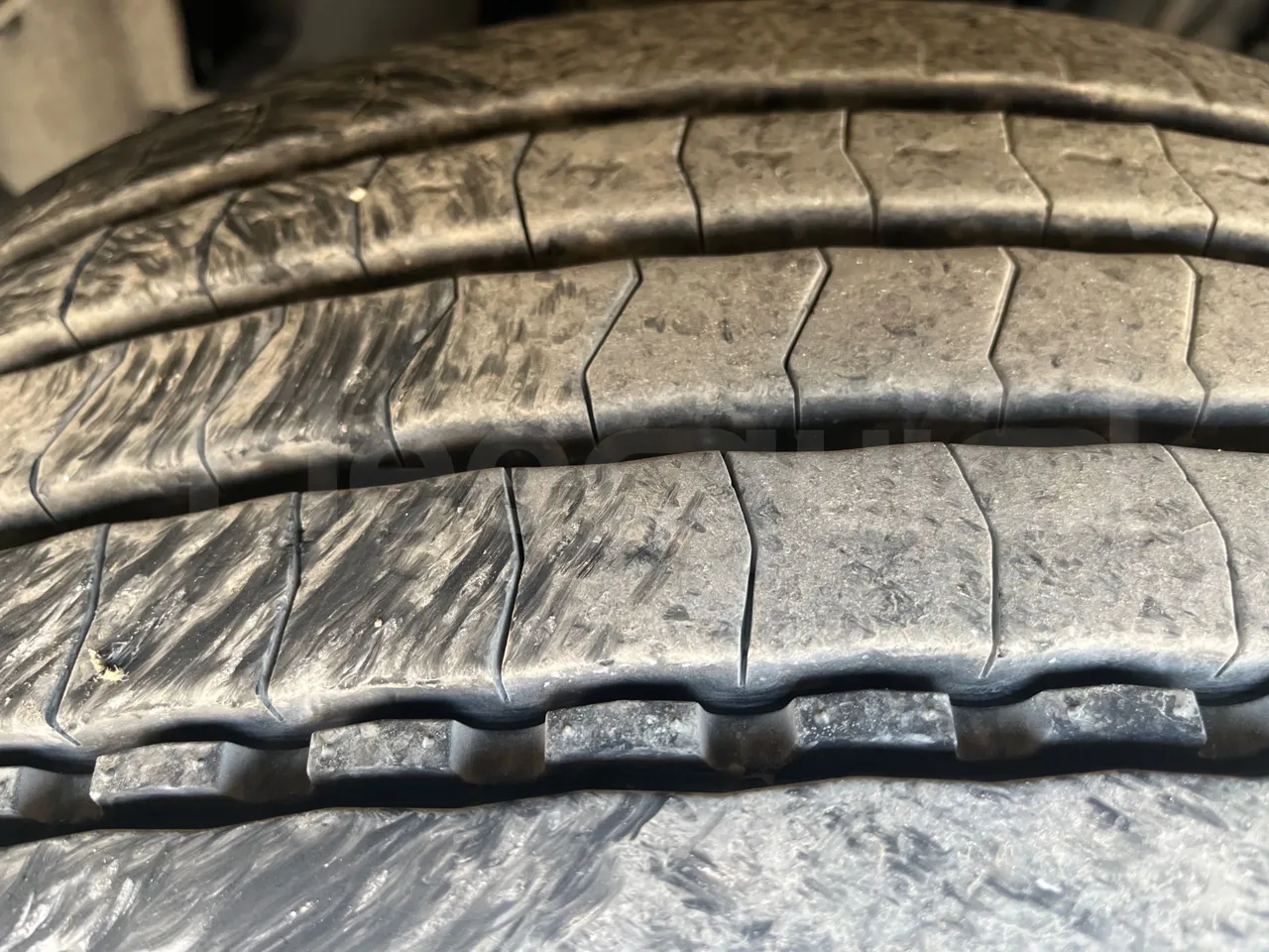 Man Lion's Coach C Joacb - Euro6 - 338kW - 13.100mt - tread condition front tires right