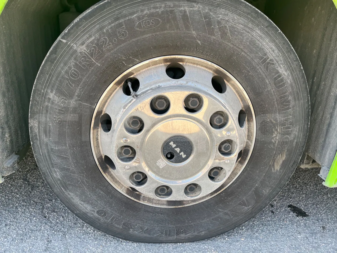 Man Lion's Coach C Joacb - Euro6 - 338kW - 13.100mt - front left tire measurements