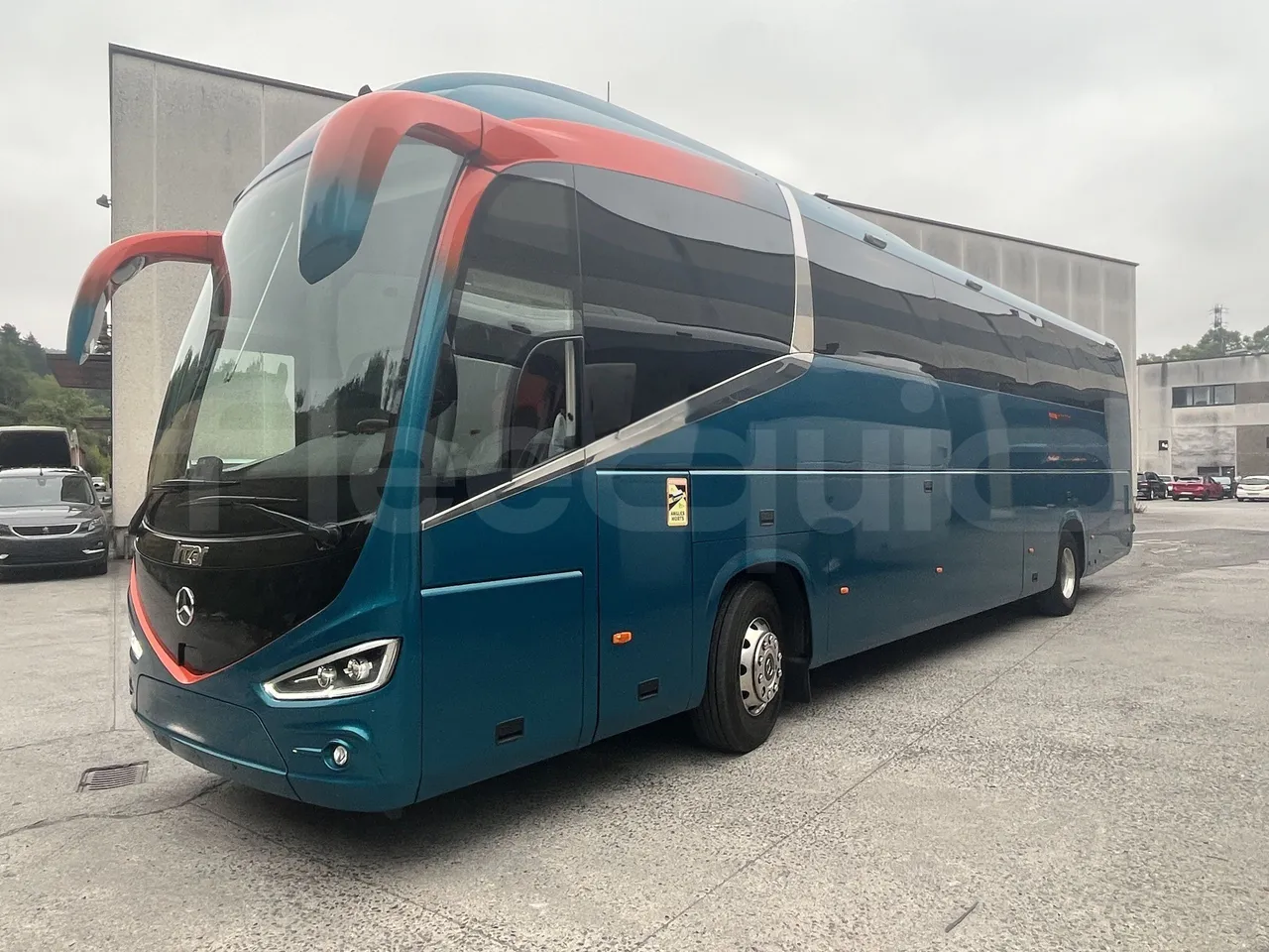 Irizar i6s - 3/4 Front Left Side