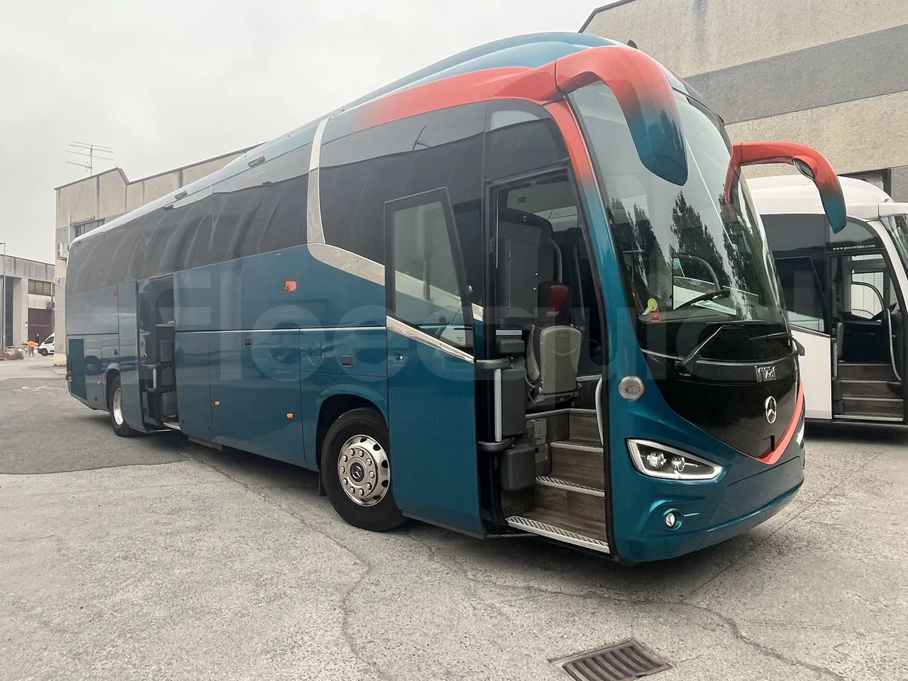 Irizar i6s - 3/4 Front Right Side Doors Open