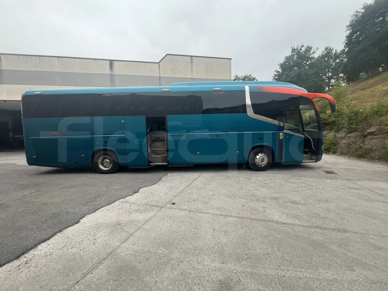 Irizar i6s - Right Side Doors Open