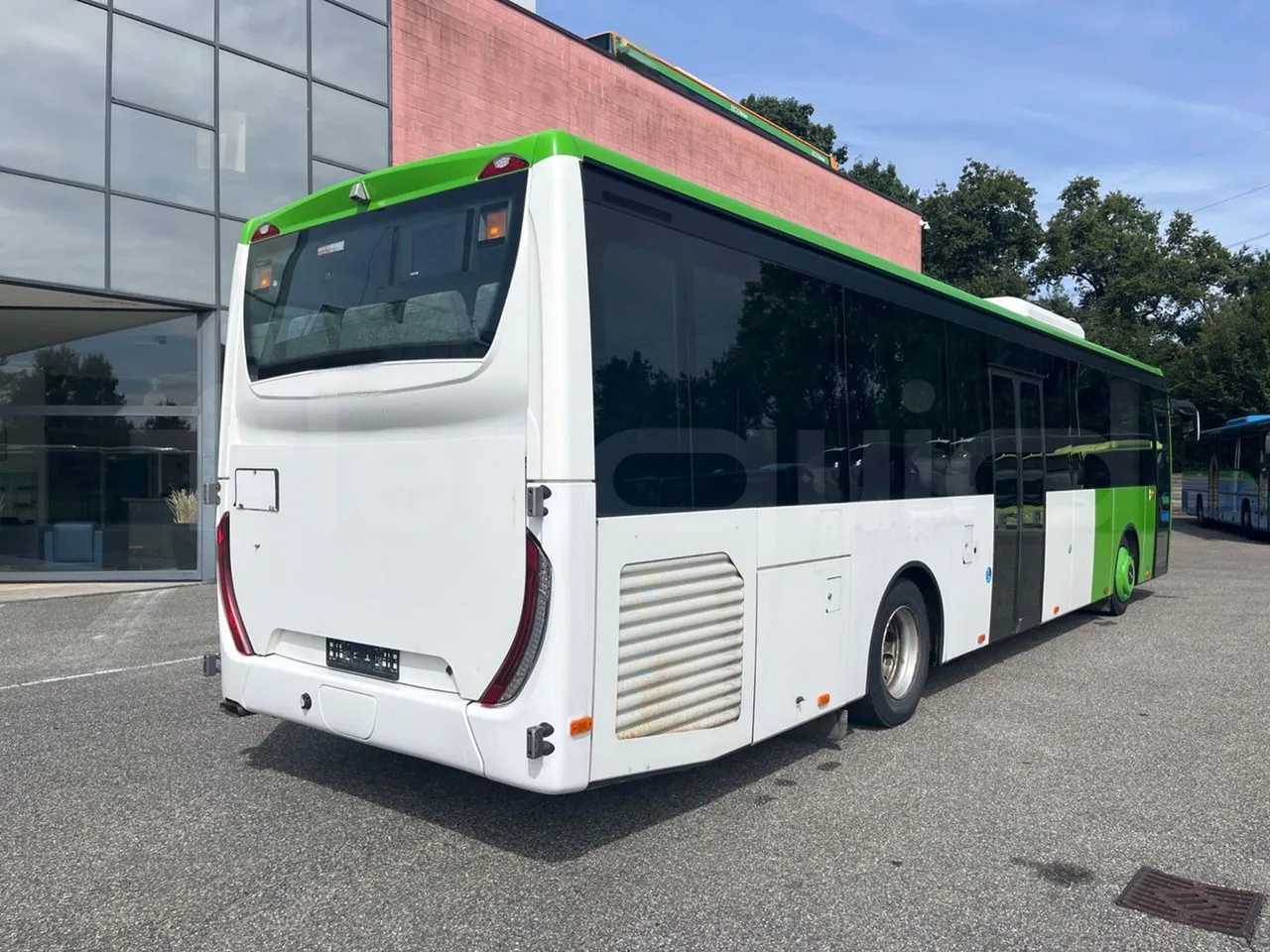 Iveco Crossway CBLE4/00 - EUR6 - 265kW - 12.150m - 3/4 right rear doors closed