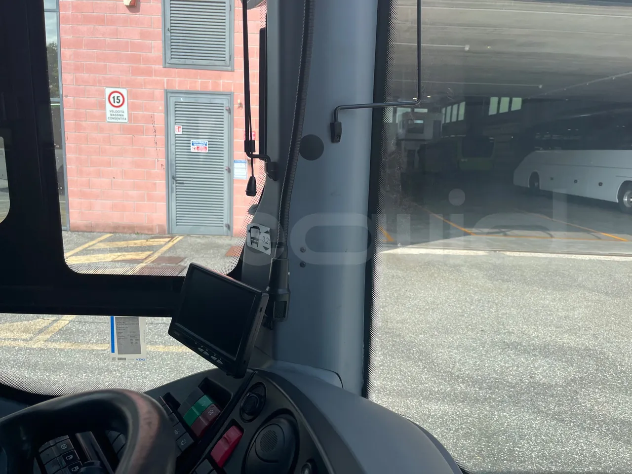 Iveco Crossway CBLE4/00 - EUR6 - 265kW - 12.150m - driver microphone accessories photo