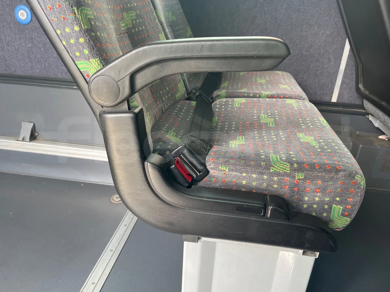 Iveco Crossway CBLE4/00 - EUR6 - 265kW - 12.150m - armrest detail photo