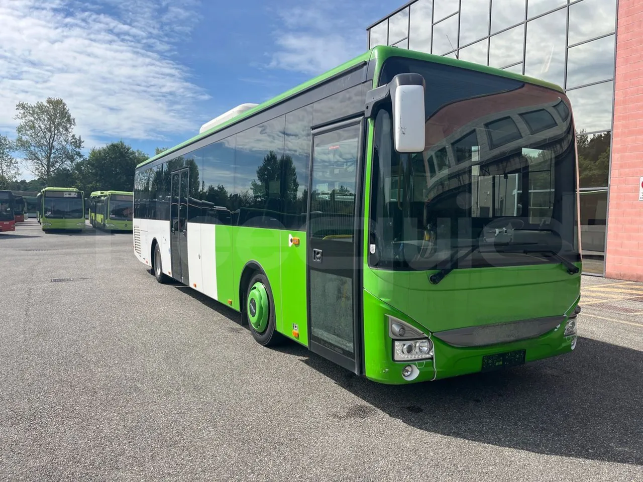 Iveco Crossway CBLE4/00 - EUR6 - 265kW - 12.150m - Base cover photo