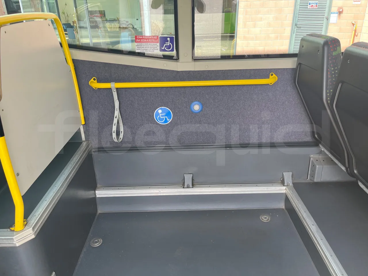 Iveco Crossway CBLE4/00 - EUR6 - 265kW - 12.150m - disabled area photo
