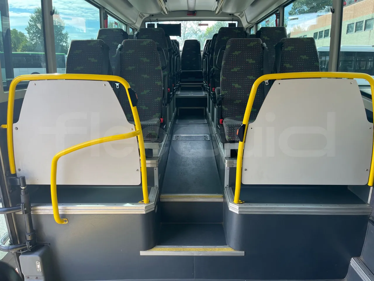 Iveco Crossway CBLE4/00 - EUR6 - 265kW - 12.150m - reverse view middle aisle