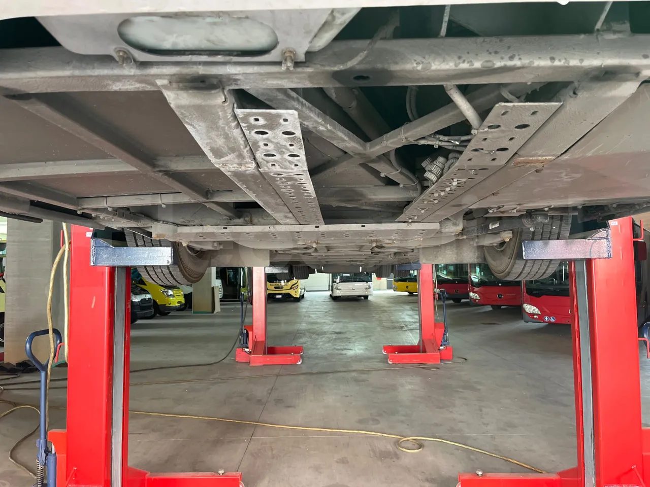Iveco Crossway CBLE4/00 - EUR6 - 265kW - 12.150m - front undercarriage from front