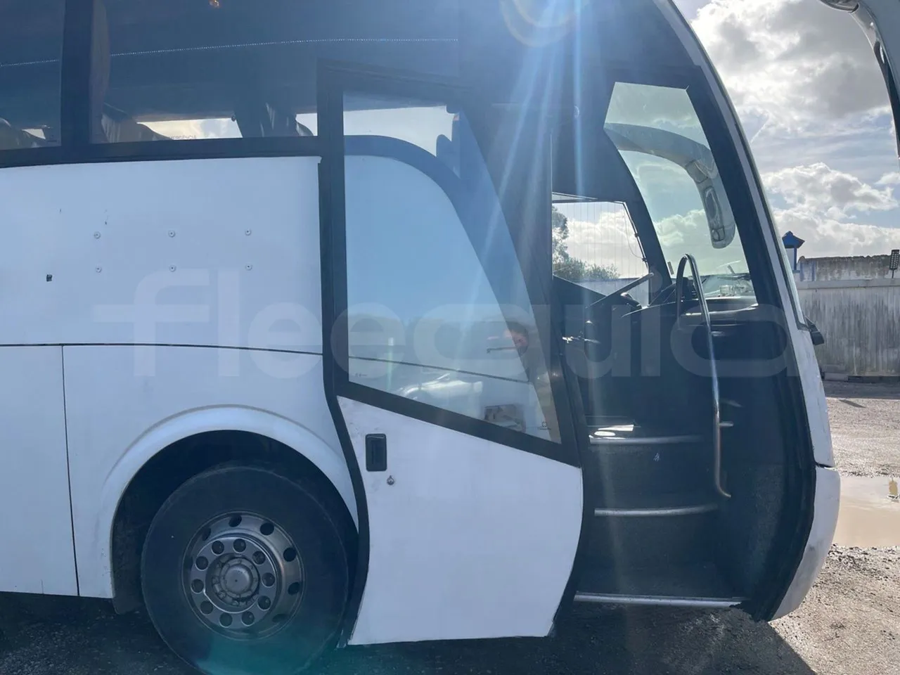 Mercedes-Benz OC 500 RF 1842 - Euro4 - 315kW - 13.500mt - front door 1 open