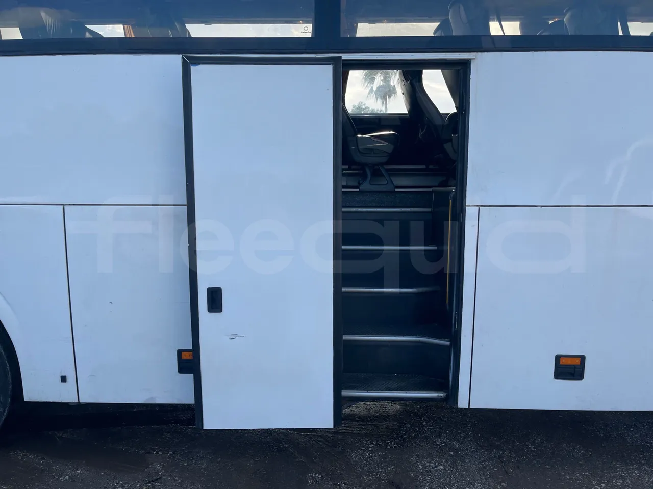 Mercedes-Benz OC 500 RF 1842 - Euro4 - 315kW - 13.500mt - front door 2 open