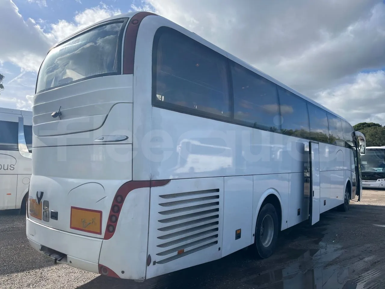 Mercedes-Benz OC 500 RF 1842 - Euro4 - 315kW - 13.500mt - 3/4 right rear doors open