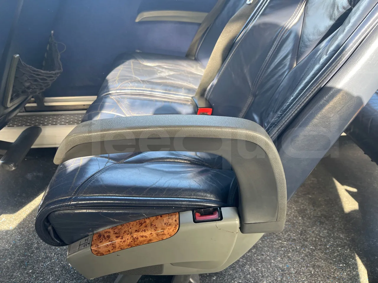 Mercedes-Benz OC 500 RF 1842 - Euro4 - 315kW - 13.500mt - armrest detail photo