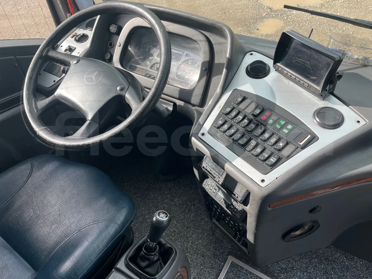 Mercedes-Benz OC 500 RF 1842 - Euro4 - 315kW - 13.500mt - buttons panels on