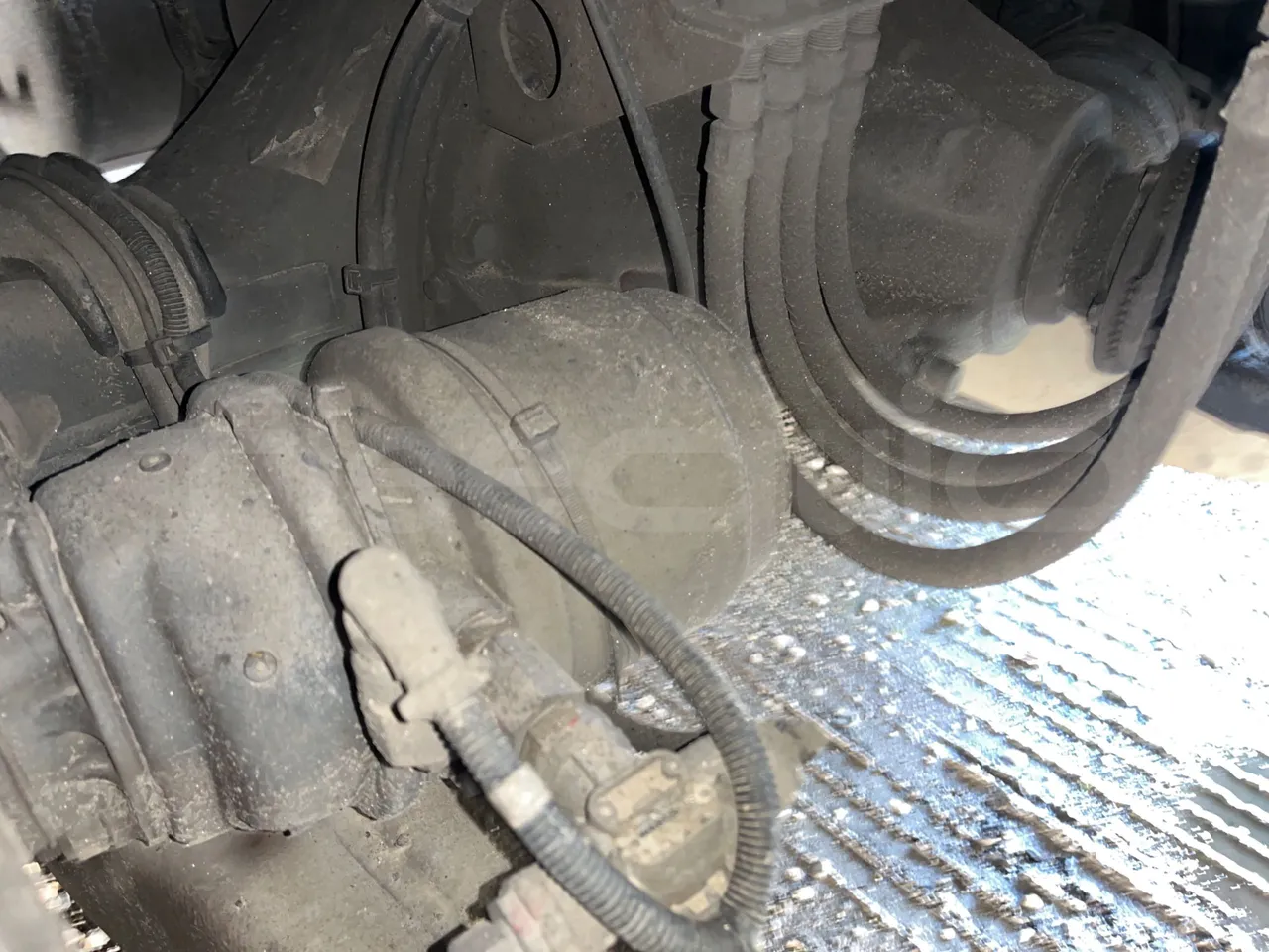 Mercedes-Benz OC 500 RF 1842 - Euro4 - 315kW - 13.500mt - axle 2 caliper brakes right