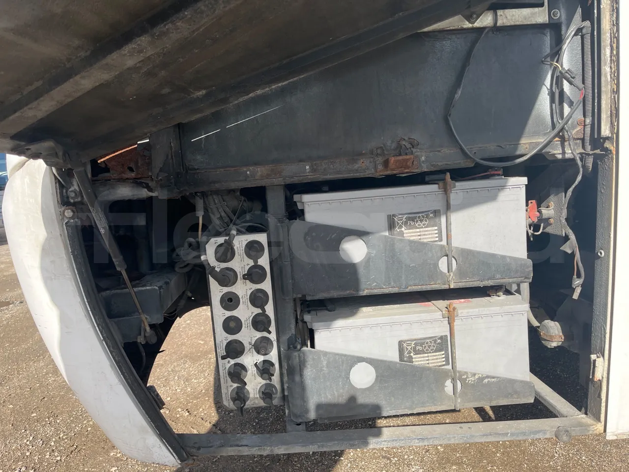 Mercedes-Benz OC 500 RF 1842 - Euro4 - 315kW - 13.500mt - external compartments photo