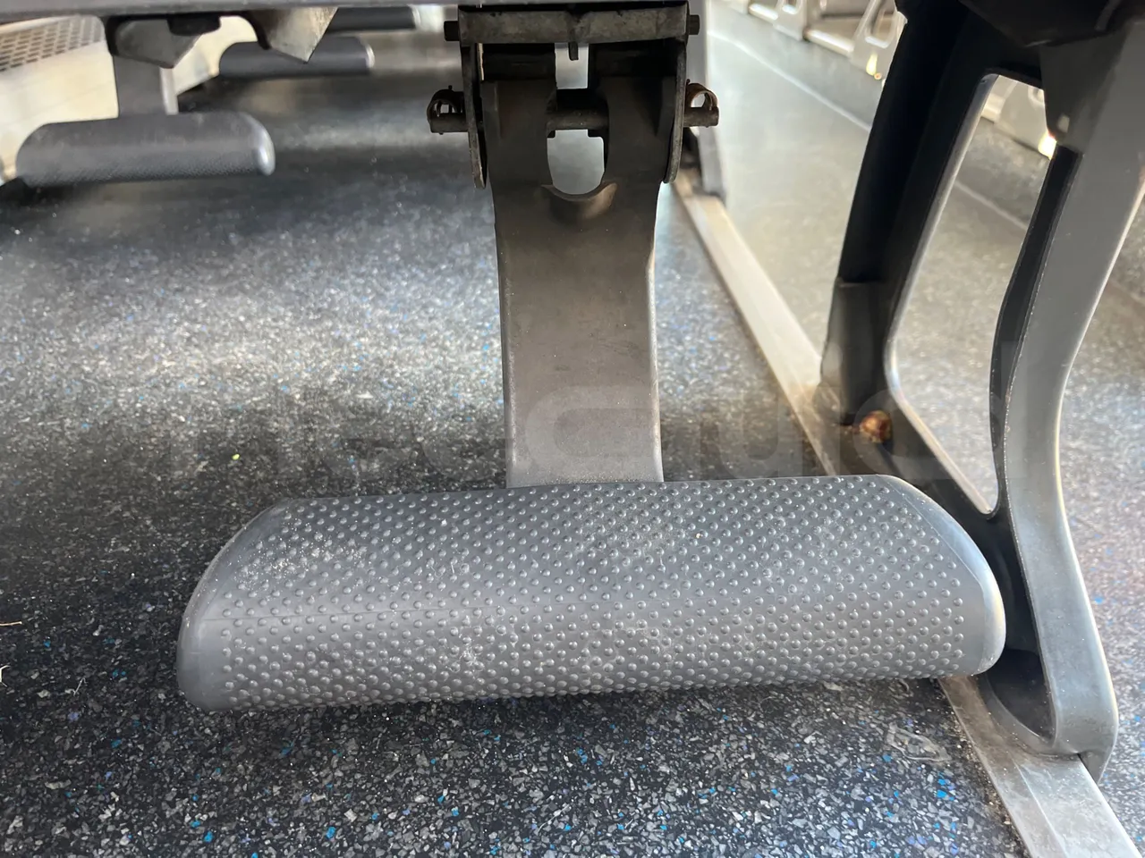 Mercedes-Benz OC 500 RF 1842 - Euro4 - 315kW - 13.500mt - footrest detail photo