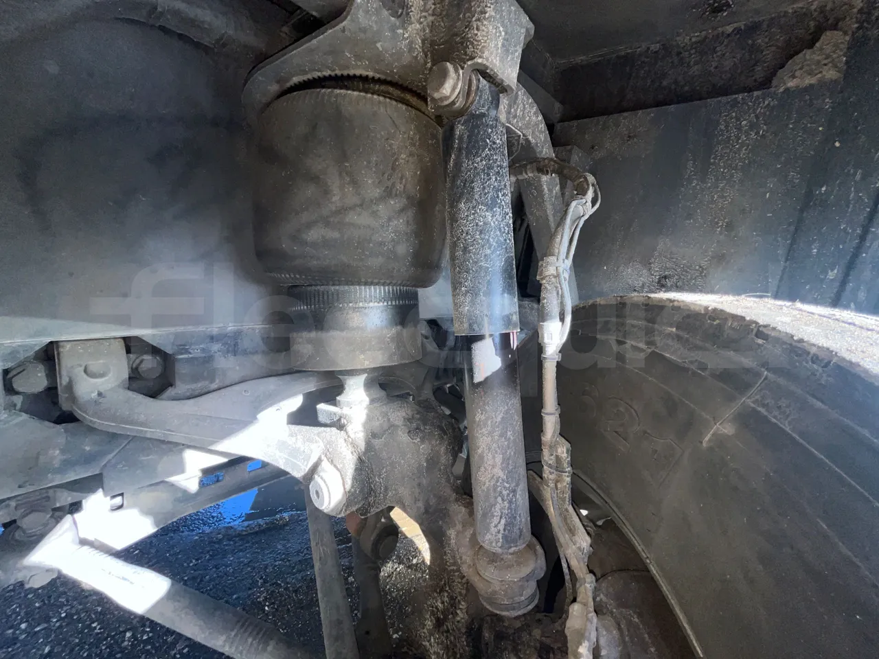 Mercedes-Benz OC 500 RF 1842 - Euro4 - 315kW - 13.500mt - front air springs left