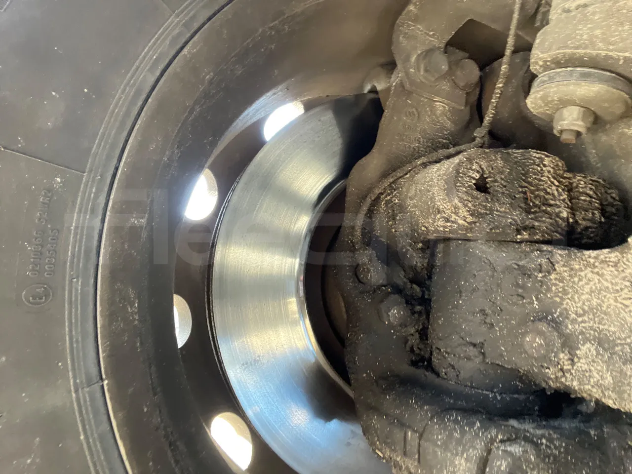 Mercedes-Benz OC 500 RF 1842 - Euro4 - 315kW - 13.500mt - front discs left