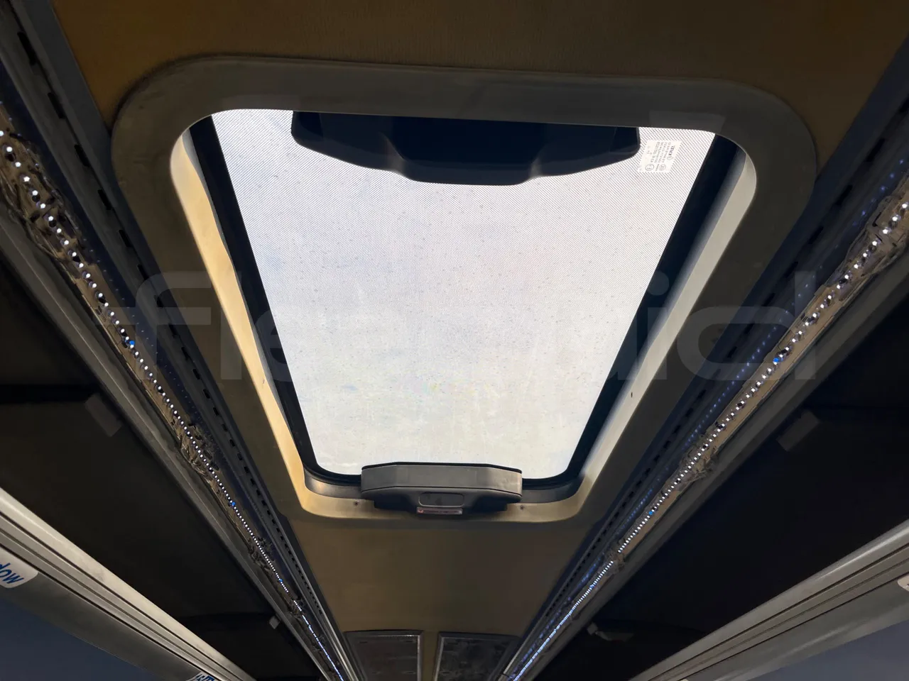 Mercedes-Benz OC 500 RF 1842 - Euro4 - 315kW - 13.500mt - roof hatch 1