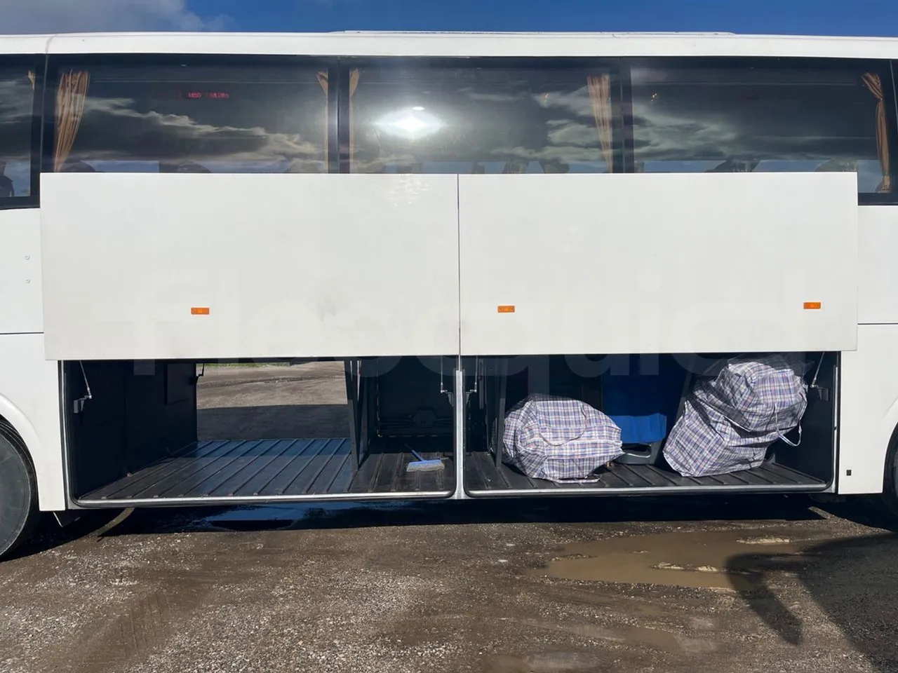 Mercedes-Benz OC 500 RF 1842 - Euro4 - 315kW - 13.500mt - luggage rack photo