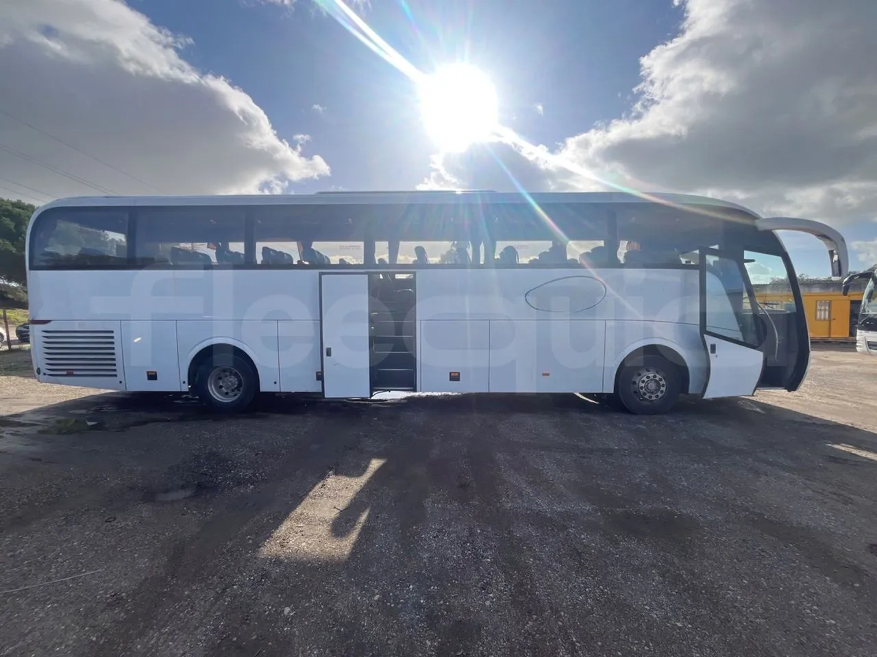 Mercedes-Benz OC 500 RF 1842 - Euro4 - 315kW - 13.500mt - right side doors open