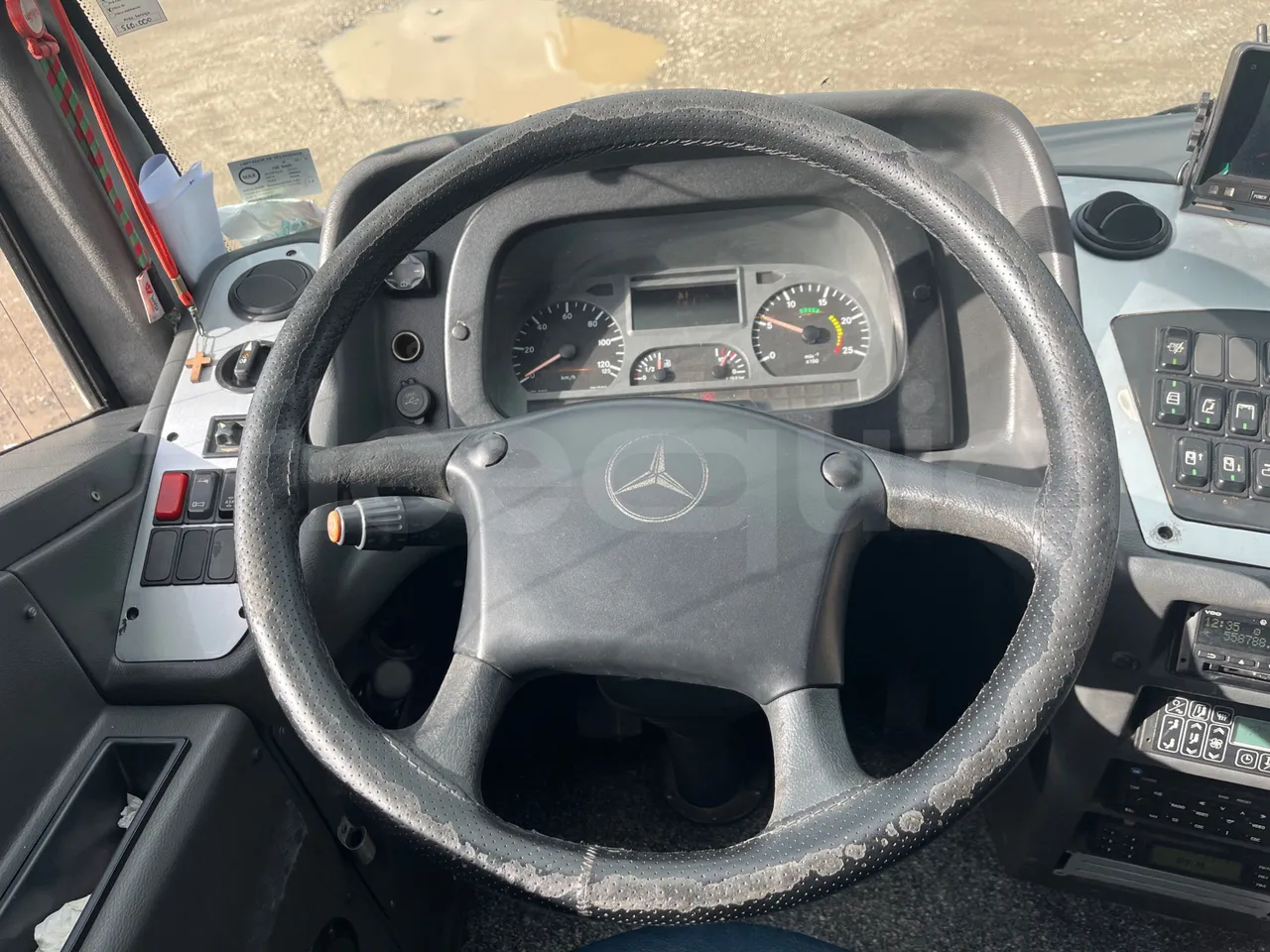Mercedes-Benz OC 500 RF 1842 - Euro4 - 315kW - 13.500mt - steering wheel photo