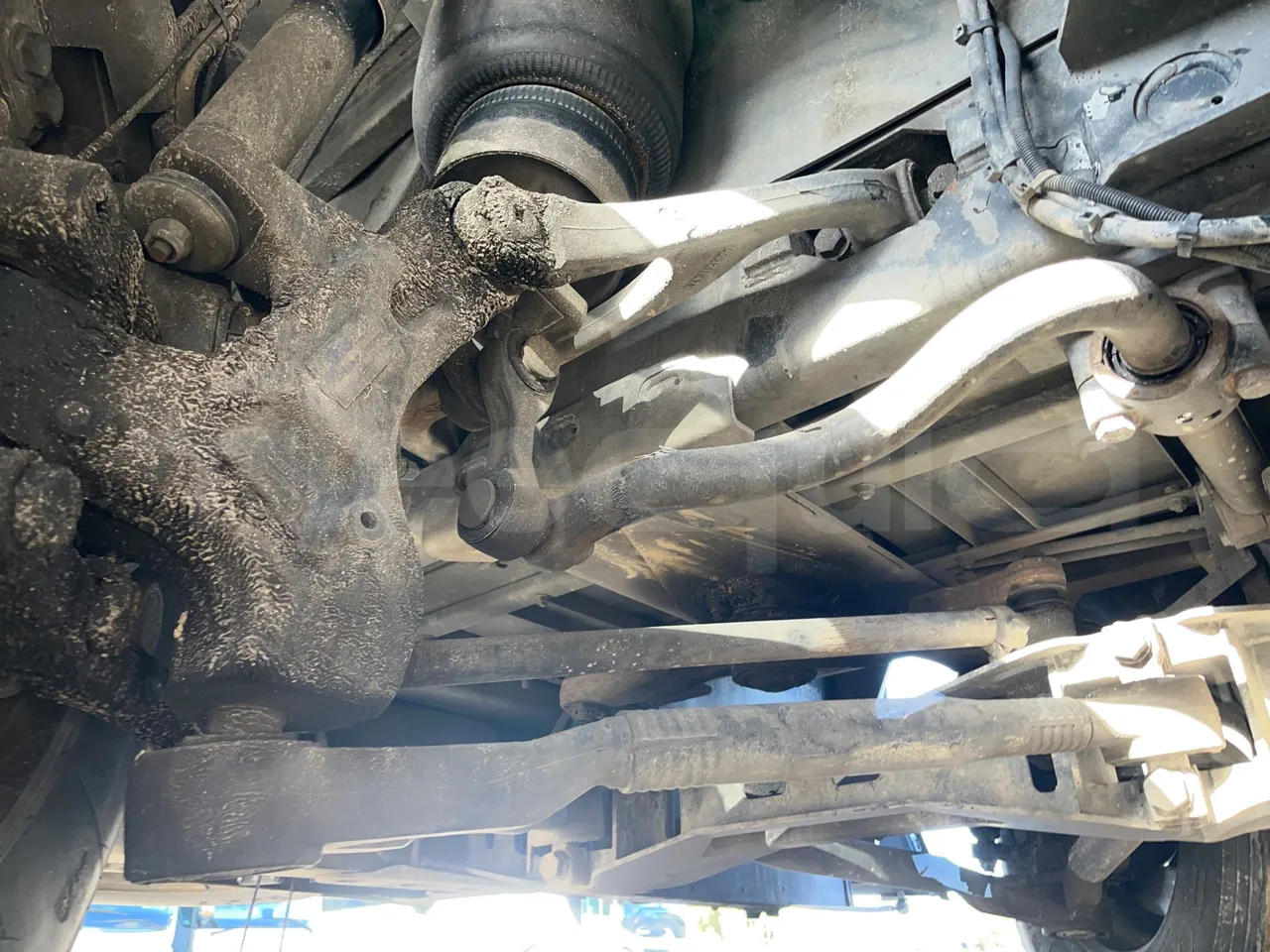 Mercedes-Benz OC 500 RF 1842 - Euro4 - 315kW - 13.500mt - front axle left side