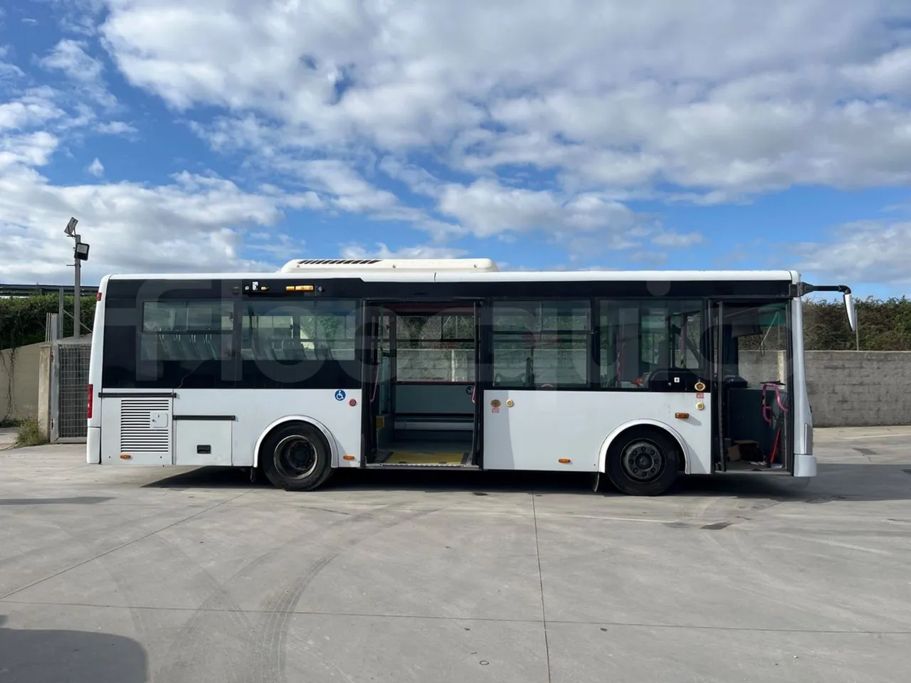 Autosan Suncity M09LE - Euro 5 - 132 kW - 8.550 mt - right side doors open