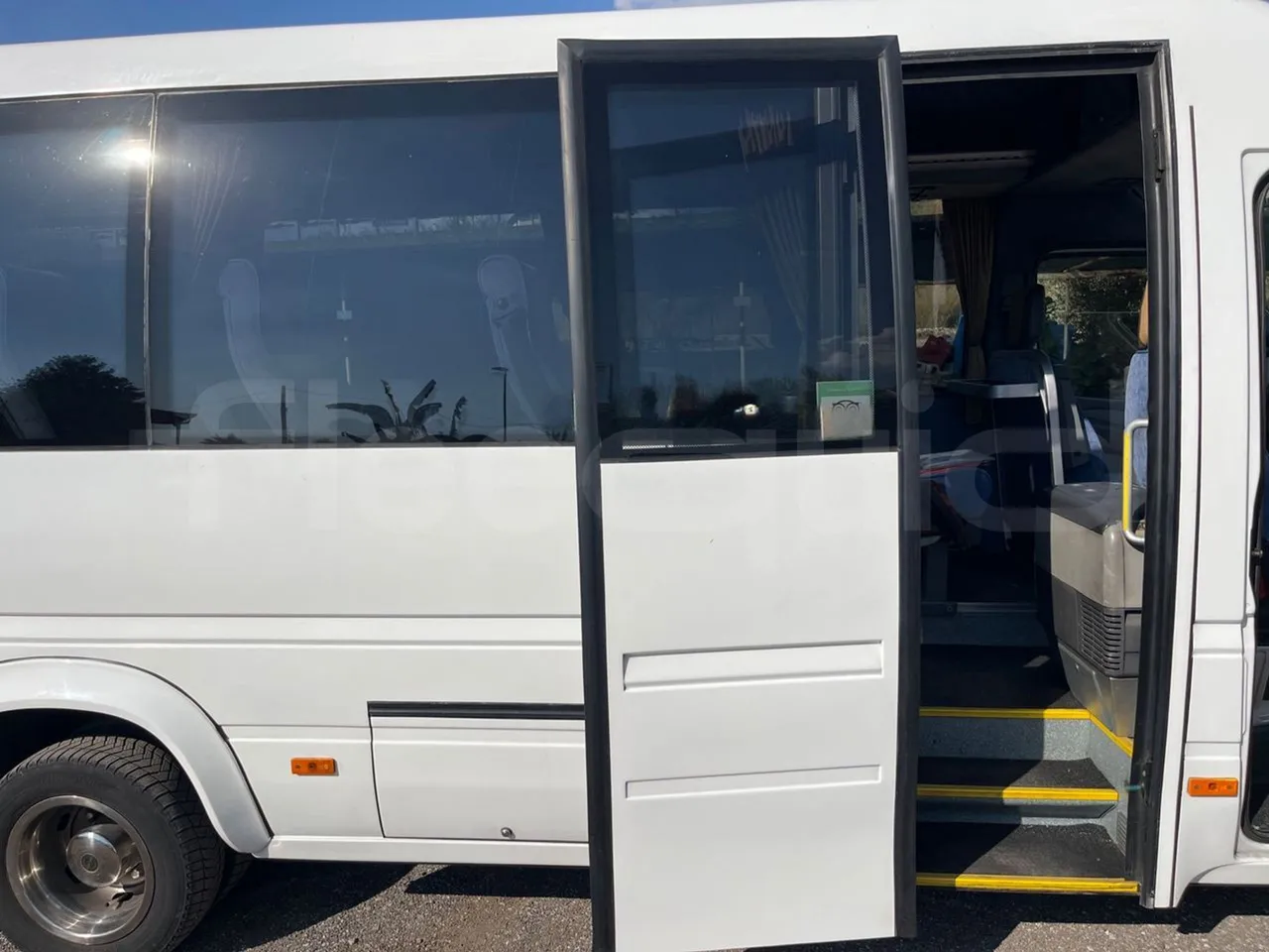 Mercedes-Benz Sprinter 416CD - EUR3 - 115kW - 6.995 - front door 2 open