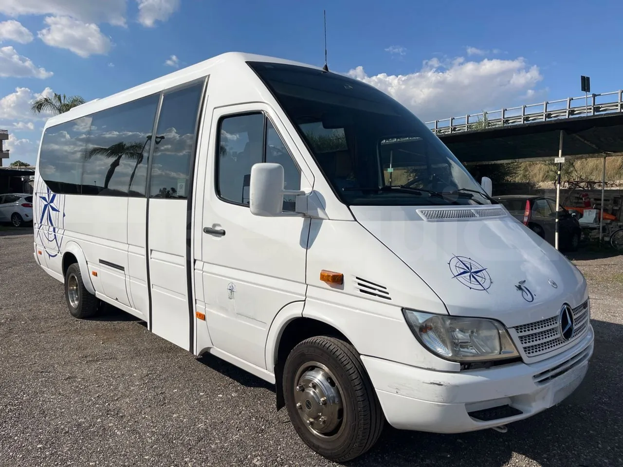Mercedes-Benz Sprinter 416CD - EUR3 - 115kW - 6.995 - 3/4 front right doors