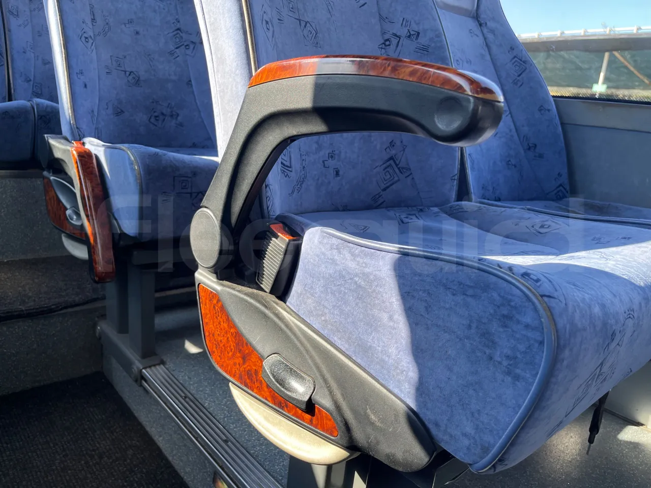 Mercedes-Benz Sprinter 416CD - EUR3 - 115kW - 6.995 - armrest detail photo