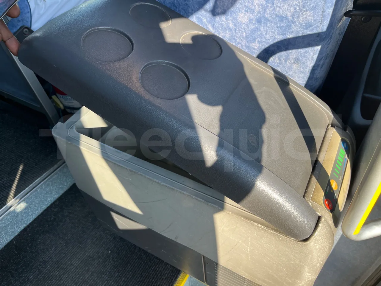 Mercedes-Benz Sprinter 416CD - EUR3 - 115kW - 6.995 - usb charging detail