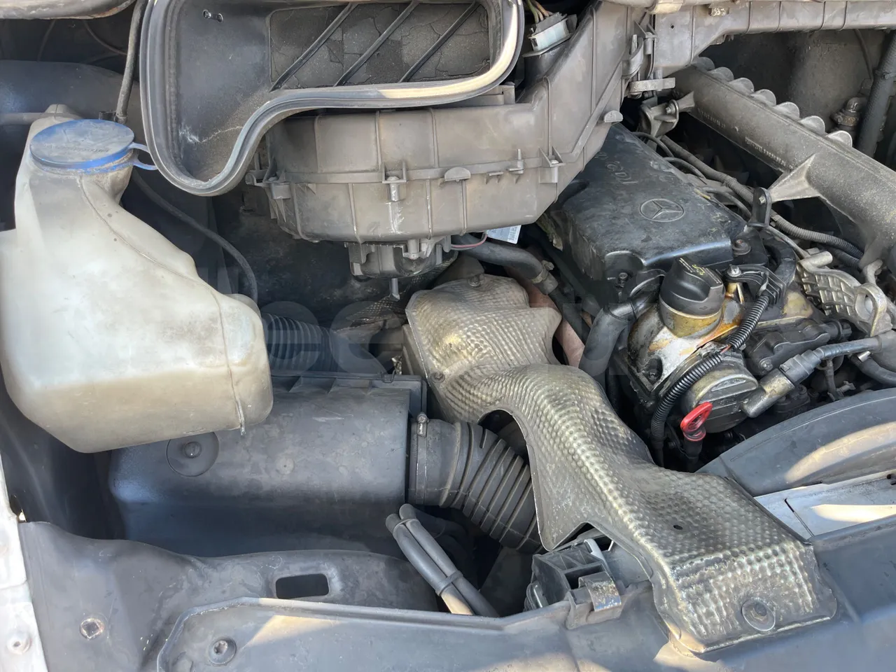 Mercedes-Benz Sprinter 416CD - EUR3 - 115kW - 6.995 - air conditioning compressor