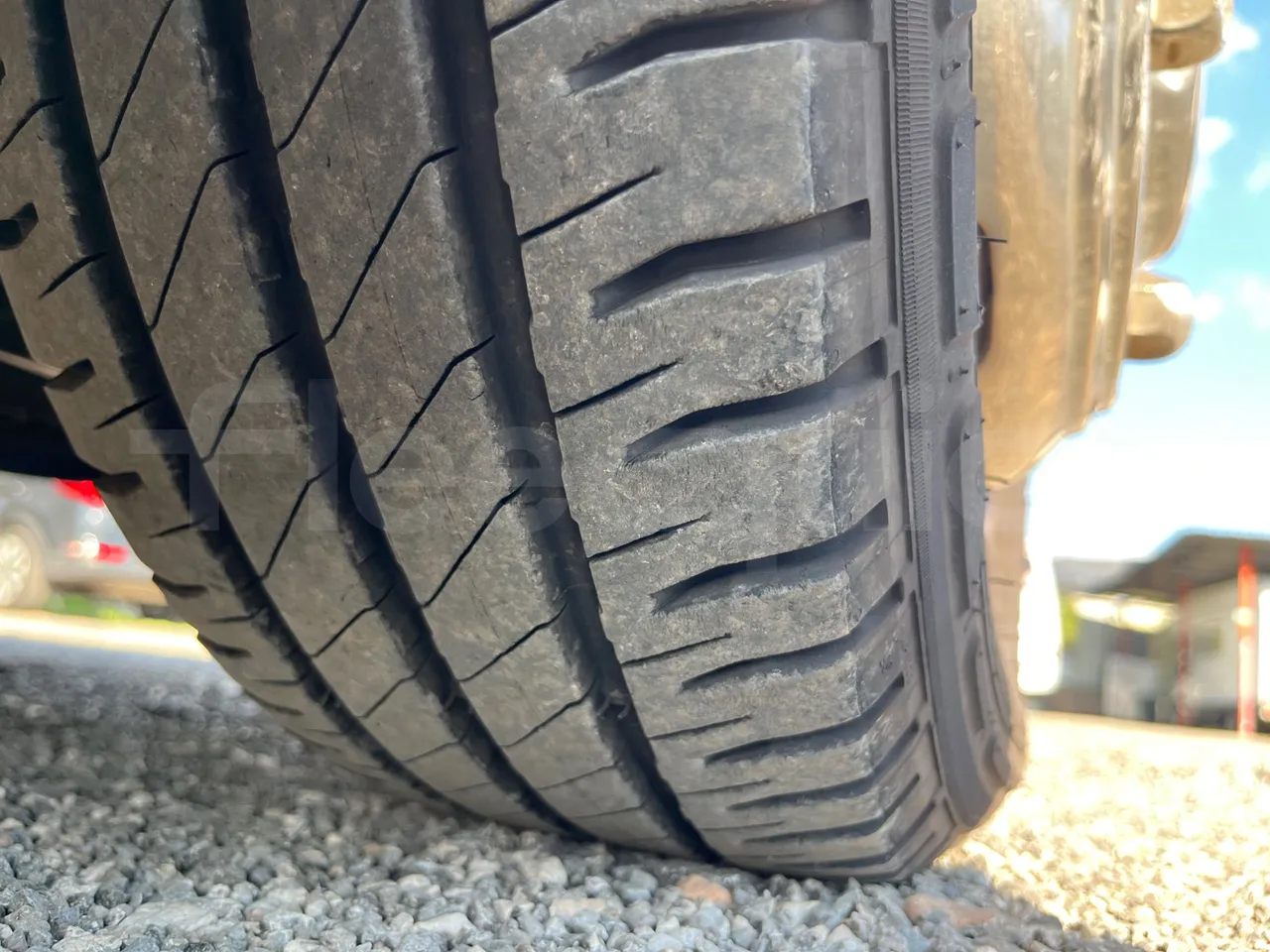 Mercedes-Benz Sprinter 416CD - EUR3 - 115kW - 6.995 - tread condition front tires right