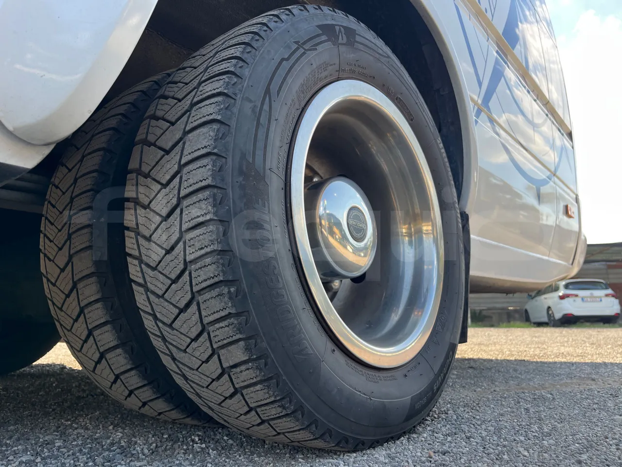 Mercedes-Benz Sprinter 416CD - EUR3 - 115kW - 6.995 - tread condition second axle tires right
