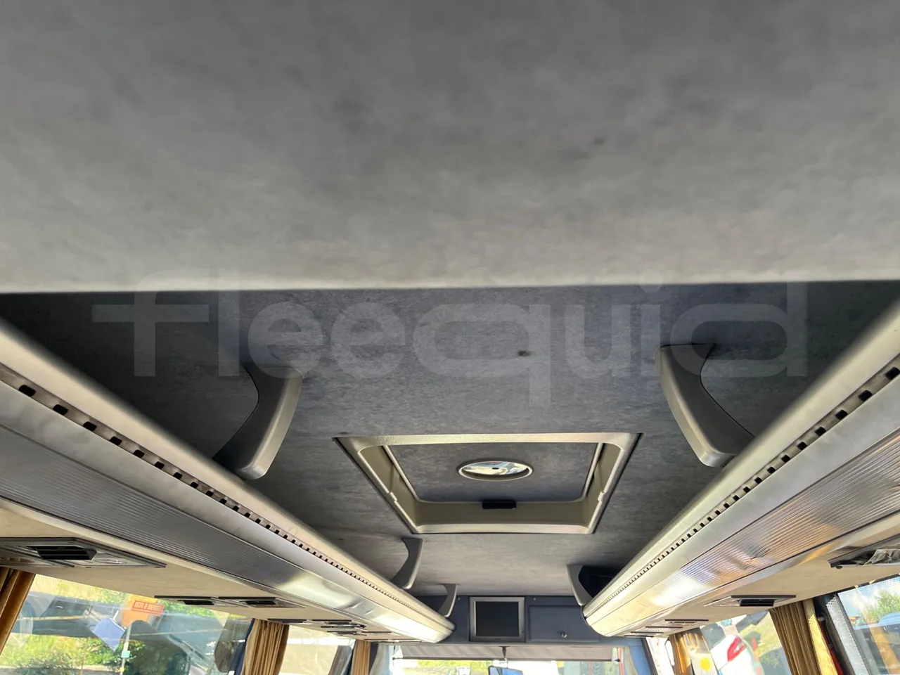 Mercedes-Benz Sprinter 416CD - EUR3 - 115kW - 6.995 - overhead compartments photo