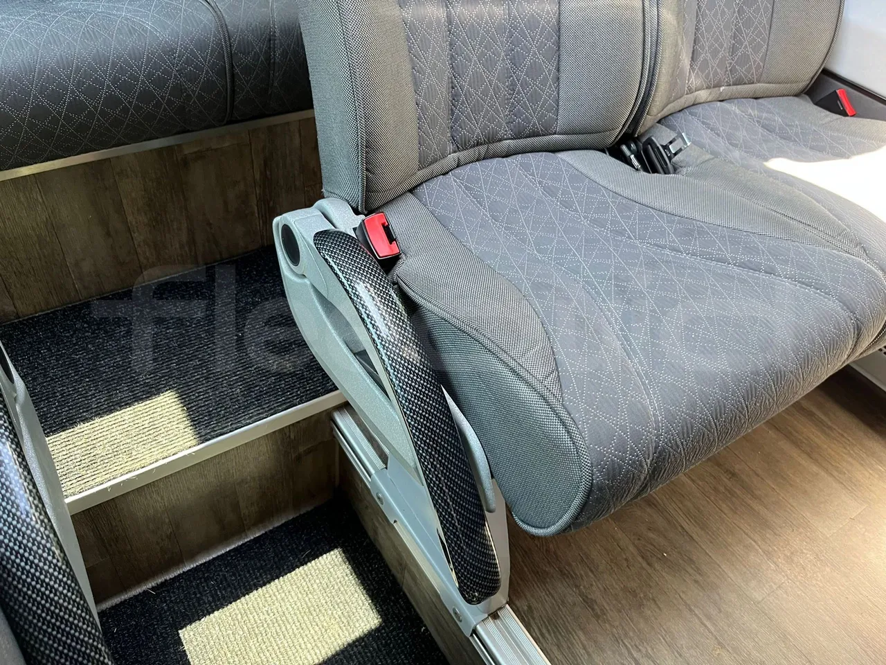 Mercedes-Benz Sprinter 906BB50-EUR6-120Kw-7,361m - armrest detail photo