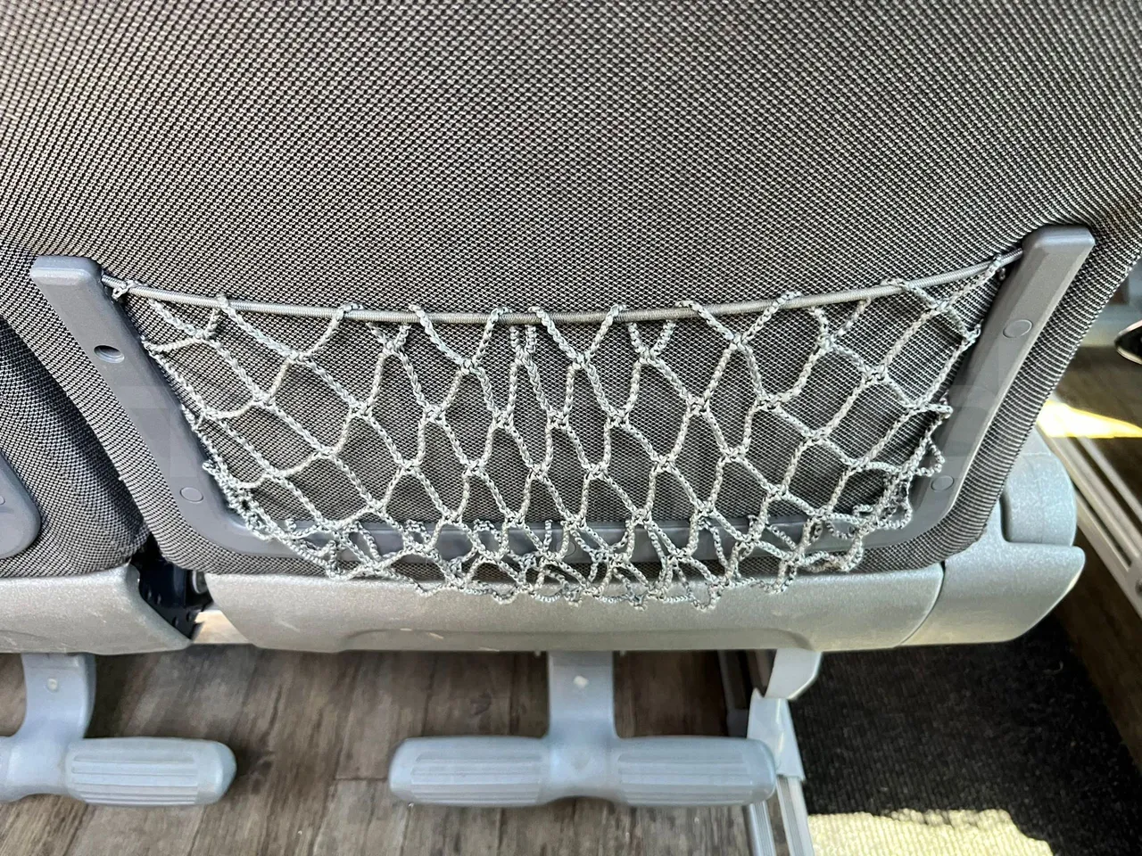 Mercedes-Benz Sprinter 906BB50-EUR6-120Kw-7,361m - mesh detail photo