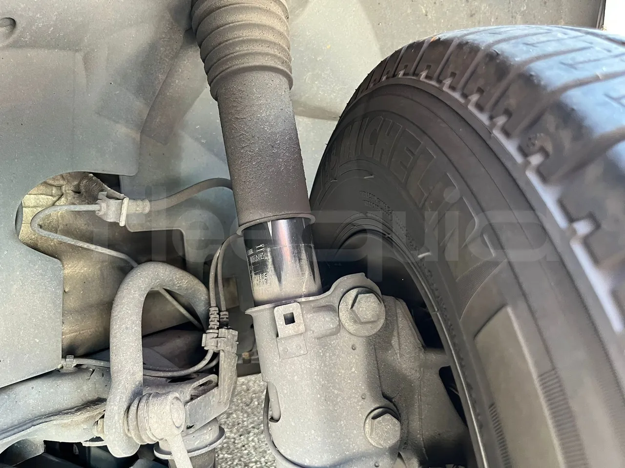 Mercedes-Benz Sprinter 906BB50-EUR6-120Kw-7,361m - front shock absorbers left