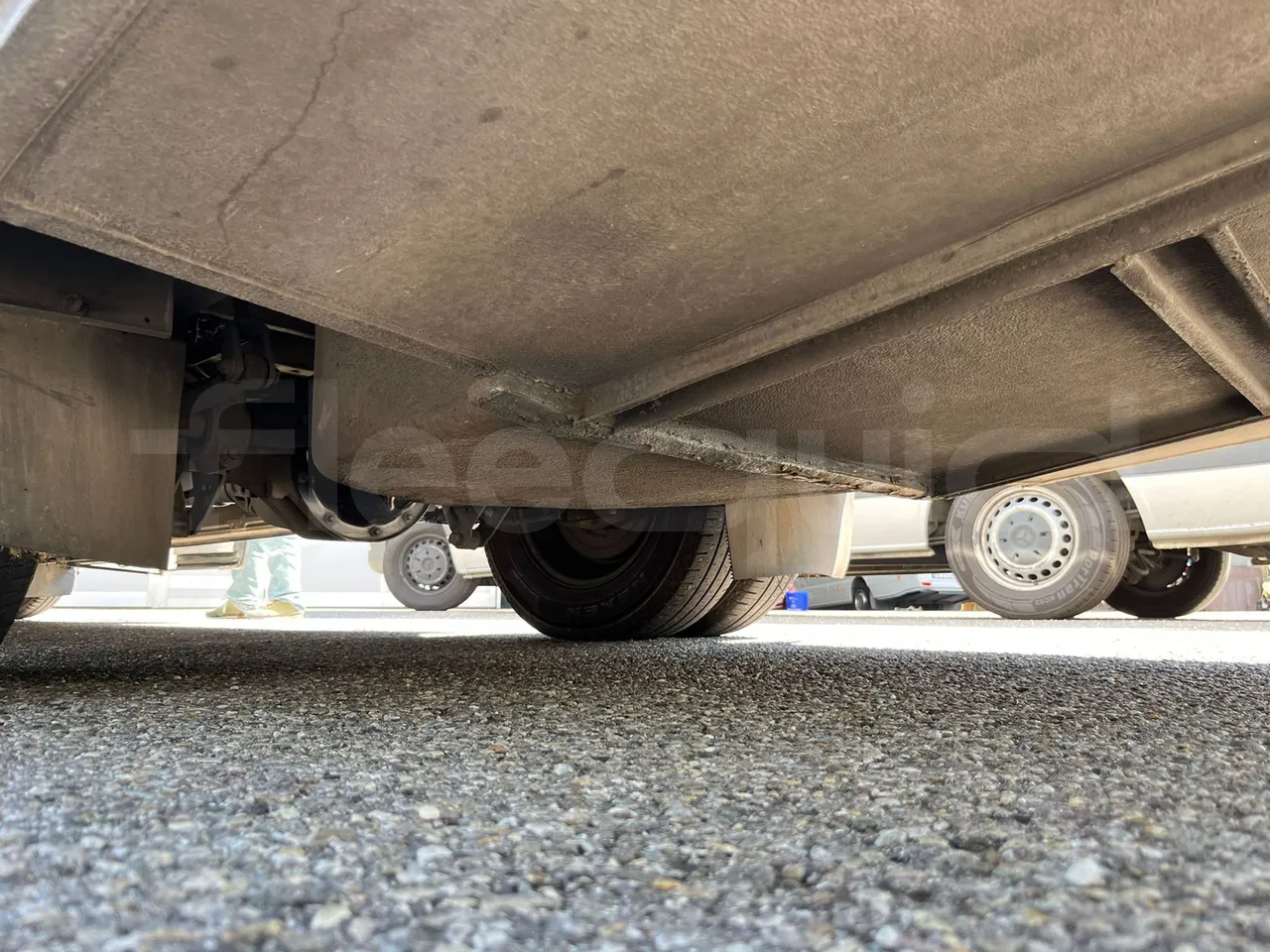 Mercedes-Benz Sprinter 906BB50-EUR6-120Kw-7,361m - front shock absorbers right