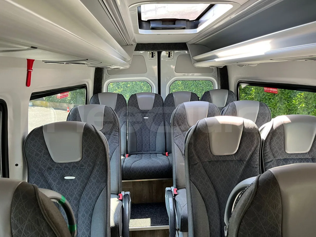 Mercedes-Benz Sprinter 906BB50-EUR6-120Kw-7,361m - reverse view middle aisle