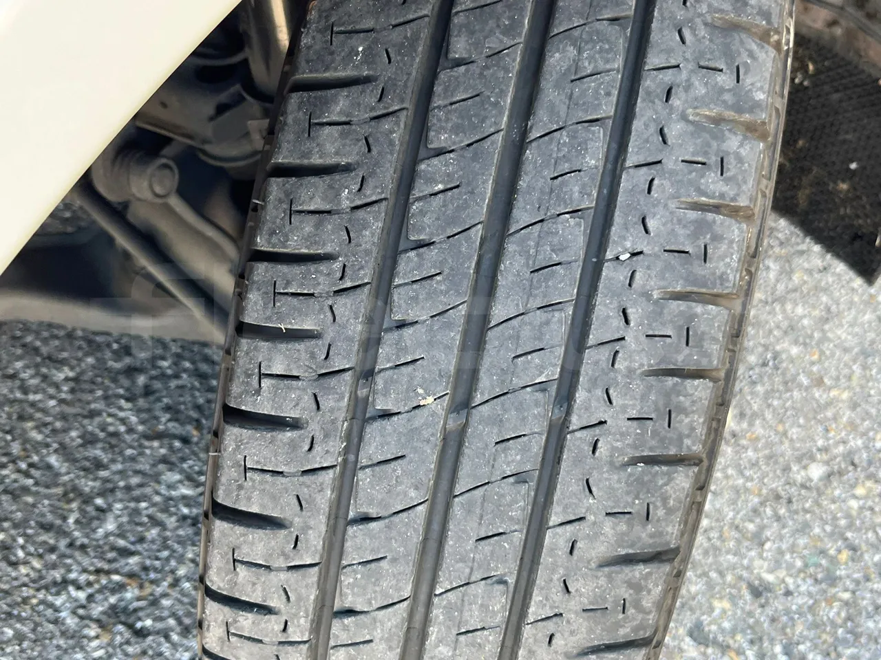 Mercedes-Benz Sprinter 906BB50-EUR6-120Kw-7,361m - tread condition second axle tires left