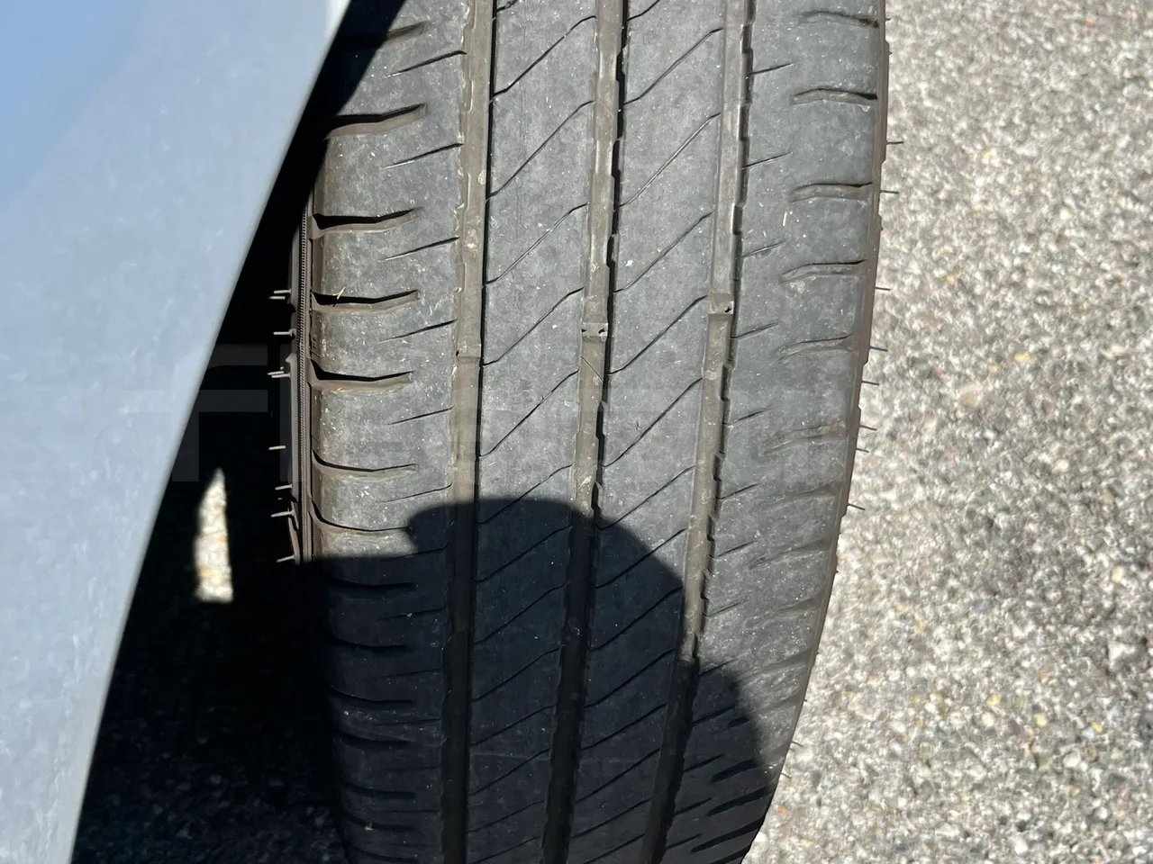 Mercedes-Benz Sprinter 906BB50-EUR6-120Kw-7,361m - tread condition second axle tires right