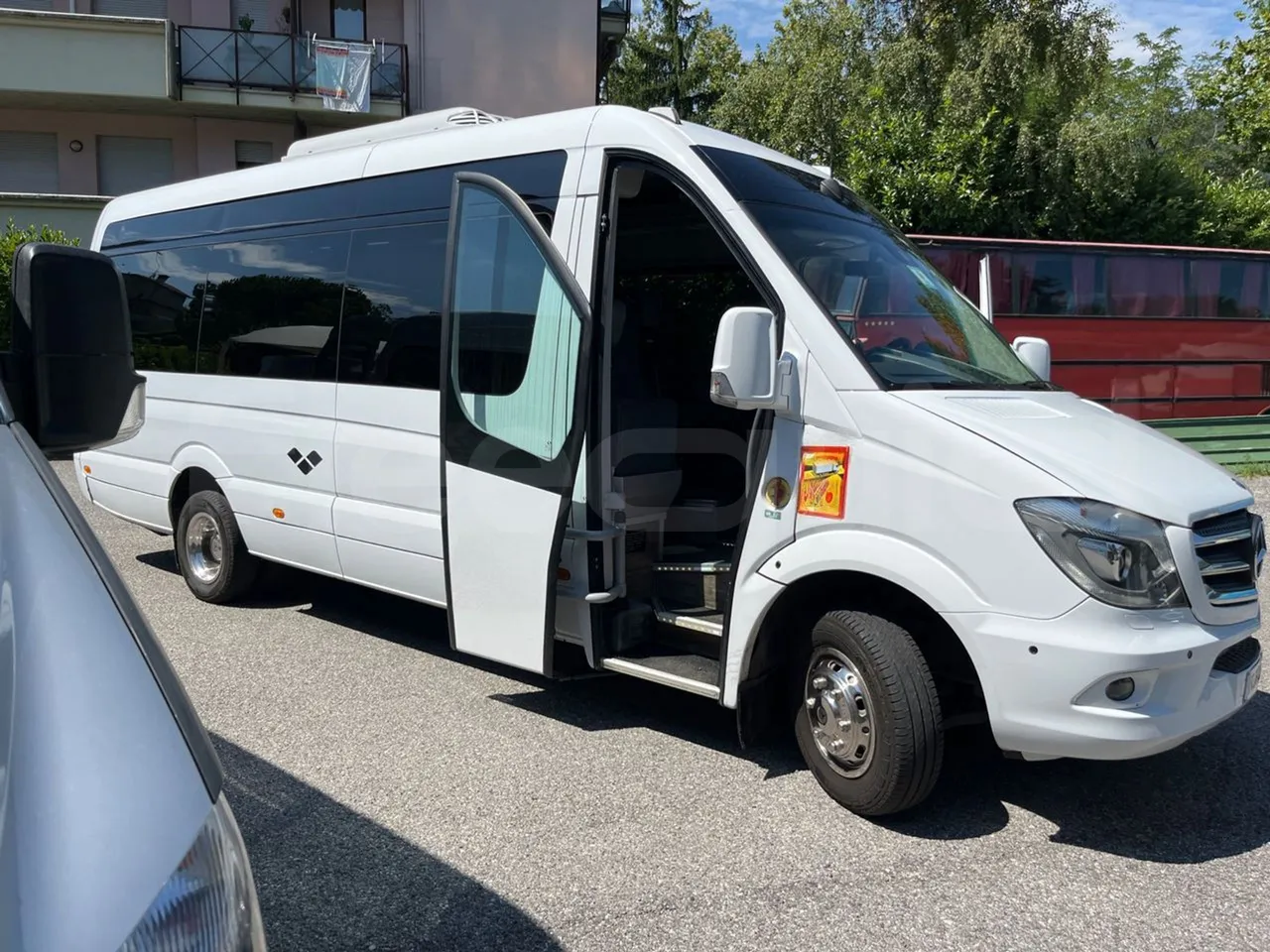 Mercedes-Benz Sprinter 906BB50-EUR6-120Kw-7,361m - right side doors open