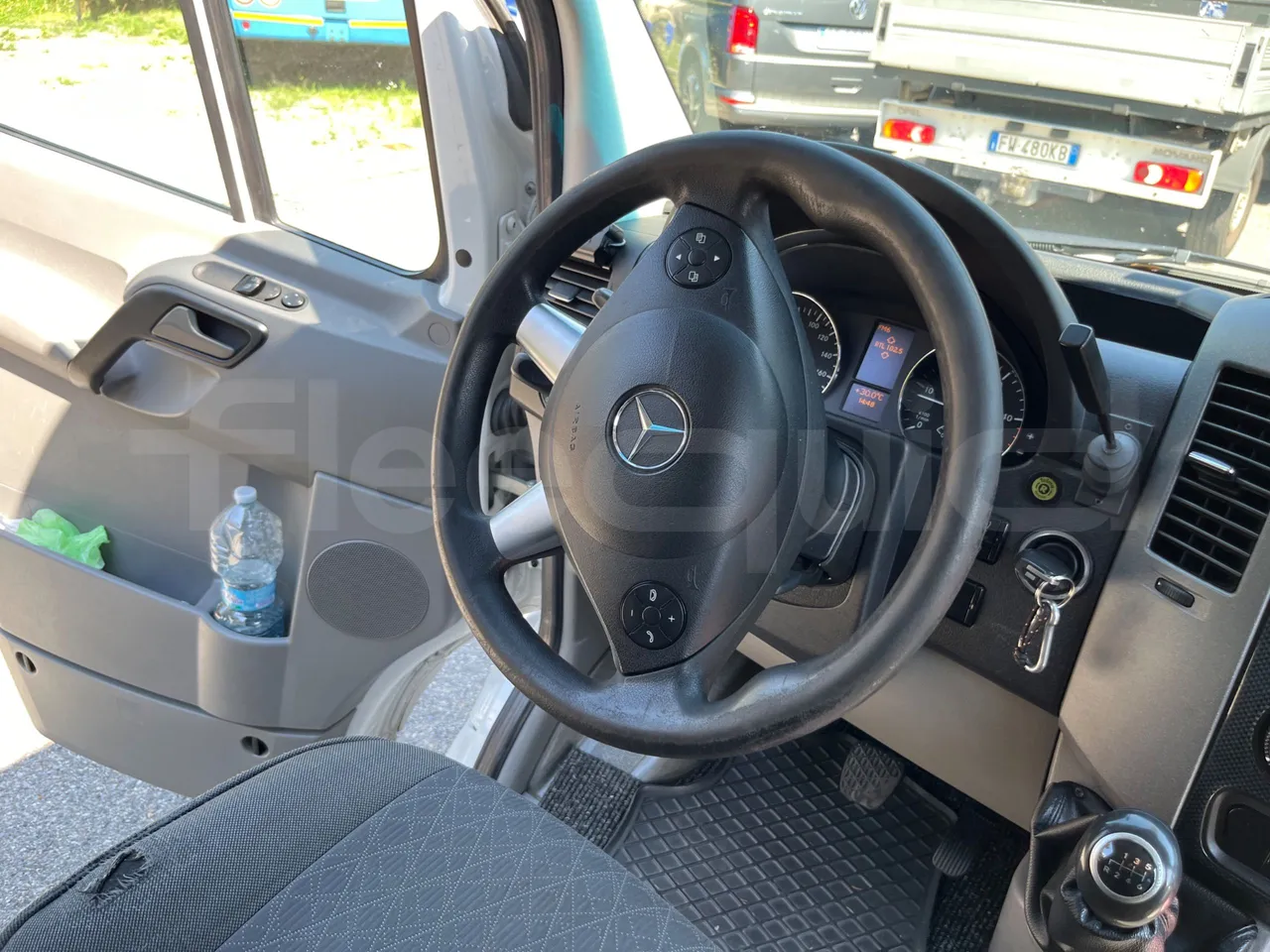 Mercedes-Benz Sprinter 906BB50-EUR6-120Kw-7,361m - steering wheel photo